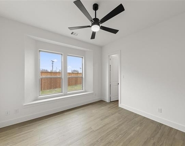 1320 Villanova Lane - Photo Thumbnail 3
