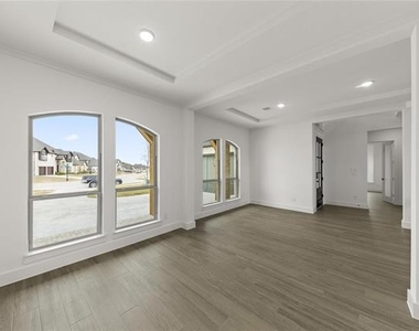 1320 Villanova Lane - Photo Thumbnail 6