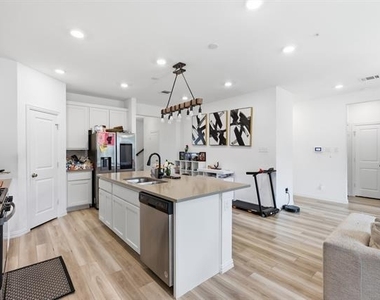 1728 Pegasus Drive - Photo Thumbnail 10