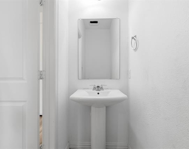 1728 Pegasus Drive - Photo Thumbnail 18
