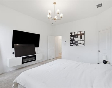 1728 Pegasus Drive - Photo Thumbnail 12