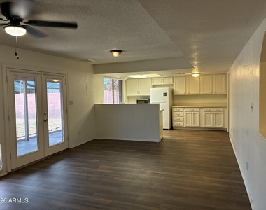 602 W Wickieup Lane - Photo Thumbnail 7