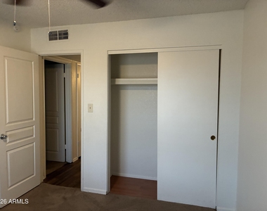 602 W Wickieup Lane - Photo Thumbnail 27