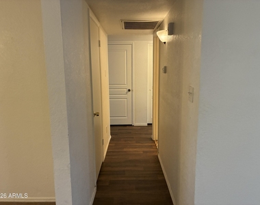602 W Wickieup Lane - Photo Thumbnail 11