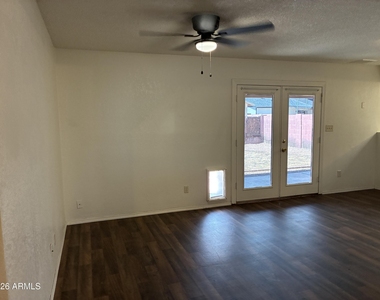 602 W Wickieup Lane - Photo Thumbnail 6