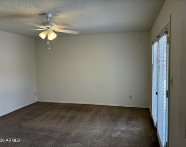 602 W Wickieup Lane - Photo Thumbnail 14