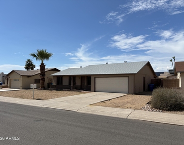 602 W Wickieup Lane - Photo Thumbnail 1