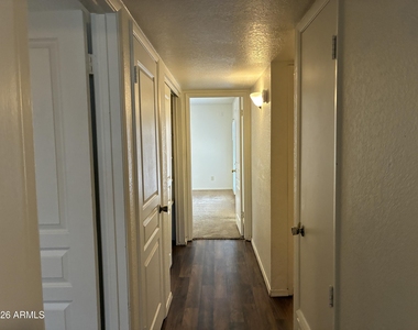 602 W Wickieup Lane - Photo Thumbnail 12