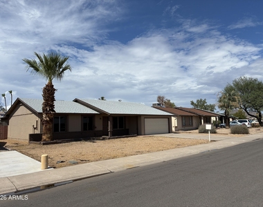 602 W Wickieup Lane - Photo Thumbnail 2