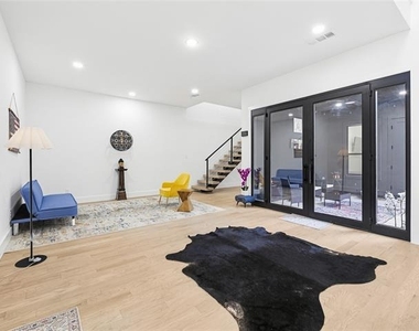1521 N Haskell Avenue - Photo Thumbnail 3