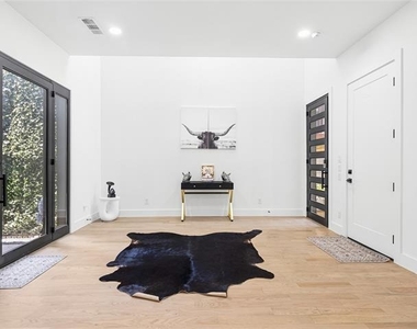 1521 N Haskell Avenue - Photo Thumbnail 4