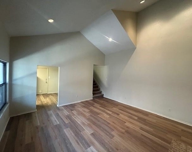 401 Towne House Lane - Photo Thumbnail 3