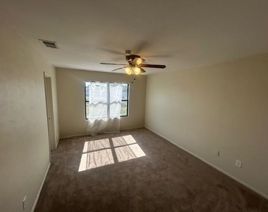 401 Towne House Lane - Photo Thumbnail 5