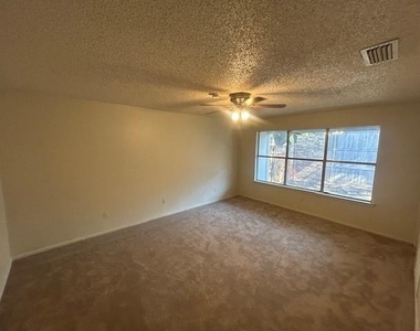 401 Towne House Lane - Photo Thumbnail 11