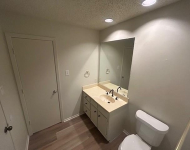401 Towne House Lane - Photo Thumbnail 9