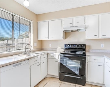 1044 Southmoor Drive - Photo Thumbnail 9