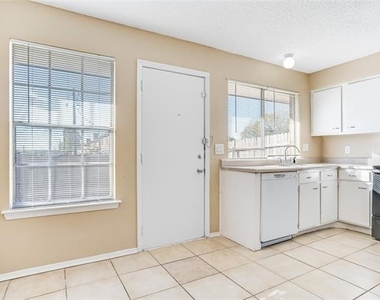 1044 Southmoor Drive - Photo Thumbnail 8