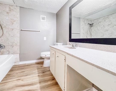 1044 Southmoor Drive - Photo Thumbnail 11