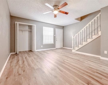 1044 Southmoor Drive - Photo Thumbnail 2