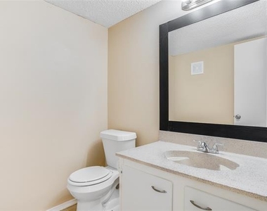 1044 Southmoor Drive - Photo Thumbnail 6