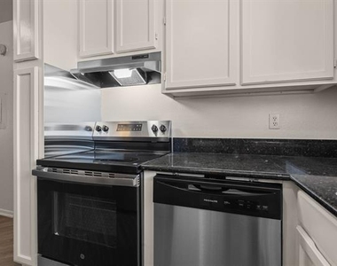 320 E 4th Street - Photo Thumbnail 11