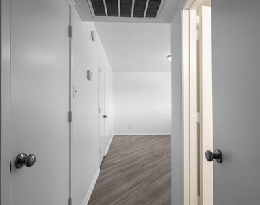 320 E 4th Street - Photo Thumbnail 13