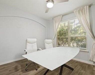 818 Blackhawk Drive - Photo Thumbnail 16