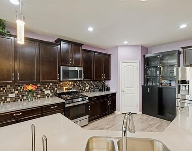 818 Blackhawk Drive - Photo Thumbnail 9