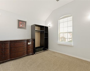 818 Blackhawk Drive - Photo Thumbnail 15