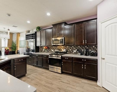 818 Blackhawk Drive - Photo Thumbnail 8