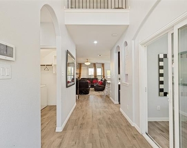 818 Blackhawk Drive - Photo Thumbnail 2