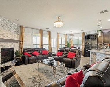818 Blackhawk Drive - Photo Thumbnail 6