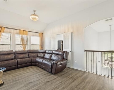 818 Blackhawk Drive - Photo Thumbnail 13