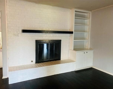 718 Crescent Street - Photo Thumbnail 3