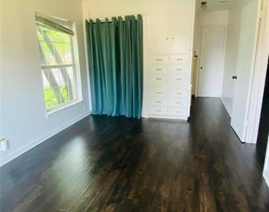718 Crescent Street - Photo Thumbnail 8