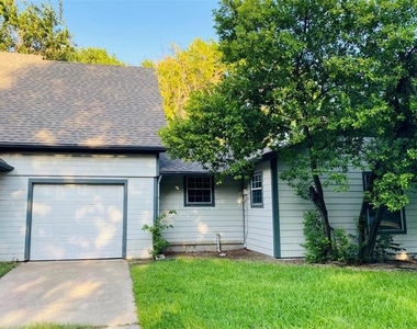 718 Crescent Street - Photo Thumbnail 9