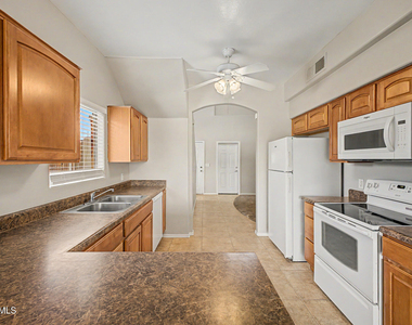 15237 S Moon Valley Road - Photo Thumbnail 14