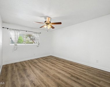 1331 W Baseline Road - Photo Thumbnail 15
