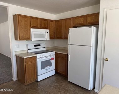 8144 W Watkins Street - Photo Thumbnail 5