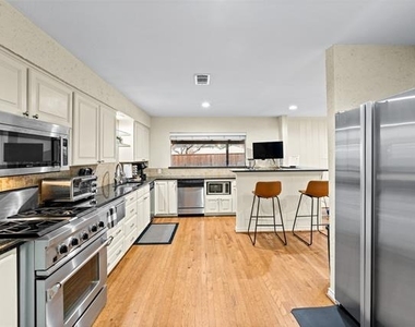 6806 Royal Lane - Photo Thumbnail 8