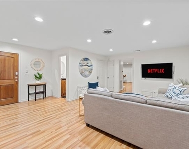 6806 Royal Lane - Photo Thumbnail 3