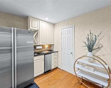 6806 Royal Lane - Photo Thumbnail 10