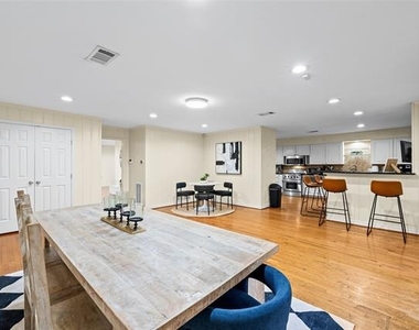 6806 Royal Lane - Photo Thumbnail 15