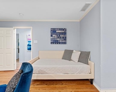 6806 Royal Lane - Photo Thumbnail 18