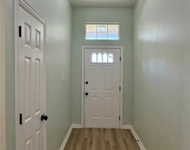 309 Catherine Street - Photo Thumbnail 2