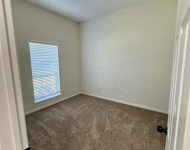 309 Catherine Street - Photo Thumbnail 24