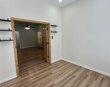 309 Catherine Street - Photo Thumbnail 6