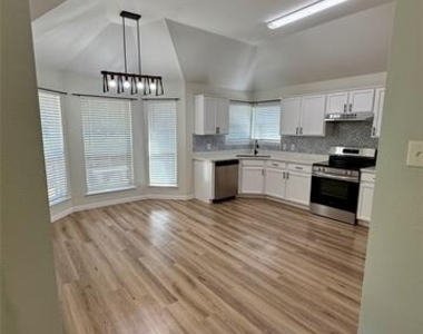 309 Catherine Street - Photo Thumbnail 7