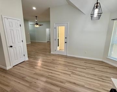 309 Catherine Street - Photo Thumbnail 9
