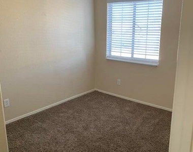 15071 W Heritage Oak Way - Photo Thumbnail 6